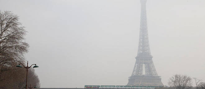 Paris est regulierement victime du phenomene de smog, comme en mars 2016. 