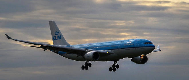 Apres ceux d'Air France, les pilotes de la compagnie aerienne neerlandaise KLM menacent a leur tour de faire greve si la direction ne repond pas a leurs demandes d'ici a vendredi.