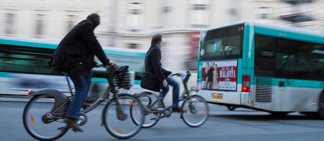 Un homme de 50 ans avait ete blesse mortellement au cou par un autre dans un bus au depart de la porte de Clignancourt, a Paris (photo d'illustration).