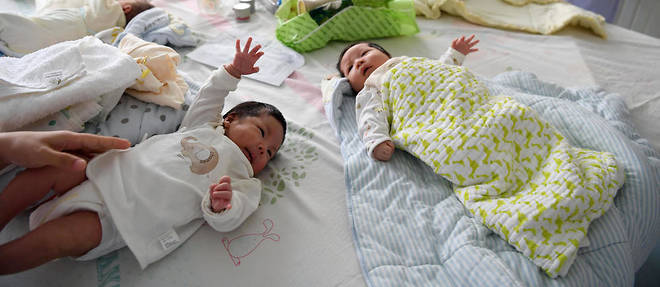 En Chine, le nombre de naissances etait de 17,23 millions en 2017 contre 17,86 millions en 2016. Un flechissement qui inquiete les chercheurs.