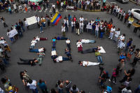  Professionnels de santé manifestant à Caracas pour dénoncer la pénurie de médicaments et de matériel ainsi que le délabrement des hôpitaux.     © 