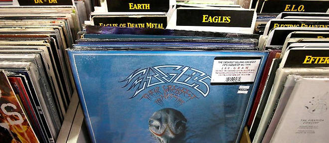 La compilation des Eagles avait longtemps occupe la premiere place avant de se voir doublee par Thriller en 2009.