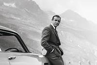 Pr&eacute;f&eacute;rez-vous l'Aston Martin de Peter Sellers ou celle de James Bond&nbsp;?