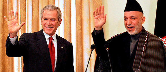 Hamid Karzai et George W. Bush en decembre 2008.
