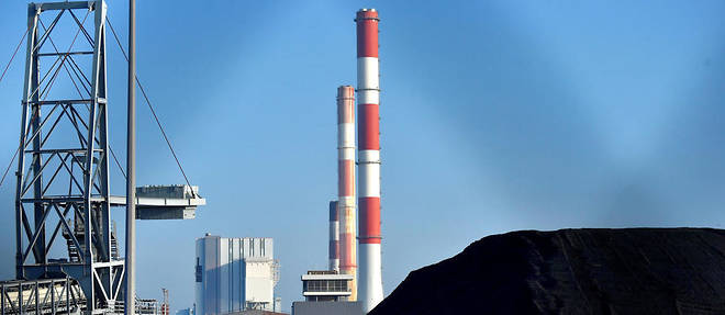 Le charbon est la maniere la plus polluante de produire de l'electricite. En France, il reste quatre centrales a charbon en activite, comme celle de Cordemais en Loire-Atlantique.