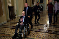 Le s&eacute;nateur John McCain arr&ecirc;te de traiter son cancer du cerveau