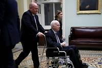 Le s&eacute;nateur John McCain arr&ecirc;te le traitement de son cancer du cerveau