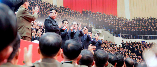 << L'armee a precede la naissance de l'Etat. Elle etait gage  d'independance et devait permettre d'unifier le pays par la force, ce  que Kim Il-sung a toujours voulu. >>