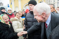 Mort de John McCain&nbsp;: bon d&eacute;barras pour Moscou