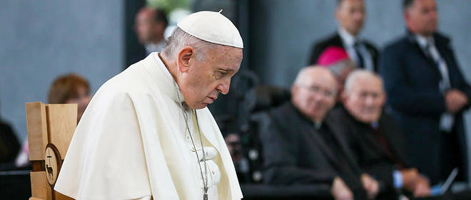 A son retour d'Irlande, le pape Francois a recommande le recours a la psychiatrie pour les enfants homosexuels. 