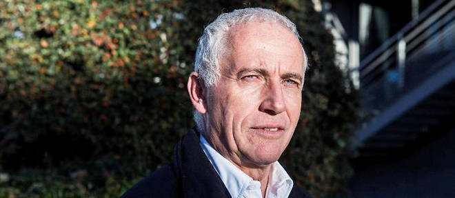 Thierry Coste a dirige la campagne de Jean Saint-Josse, candidat de l'ephemere parti Chasse, Peche, Nature et Traditions en 2002, puis celle de Philippe de Villiers en 2012.