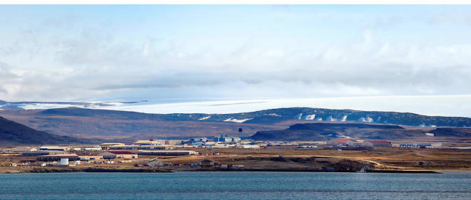 Groenland, cote ouest, baie de North Star, la base aerienne americaine de Thule est la base la plus septentrionale de l'USAF,  a 1 500 kilometres du pole nord.