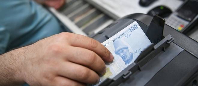La livre turque s'enfonce apres la degradation de banques turques par Moody's