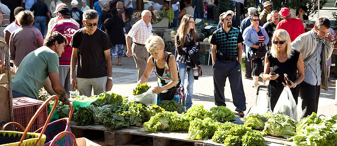 27 % des Francais sondes ne peuvent pas s'offrir quotidiennement des fruits et legumes. 