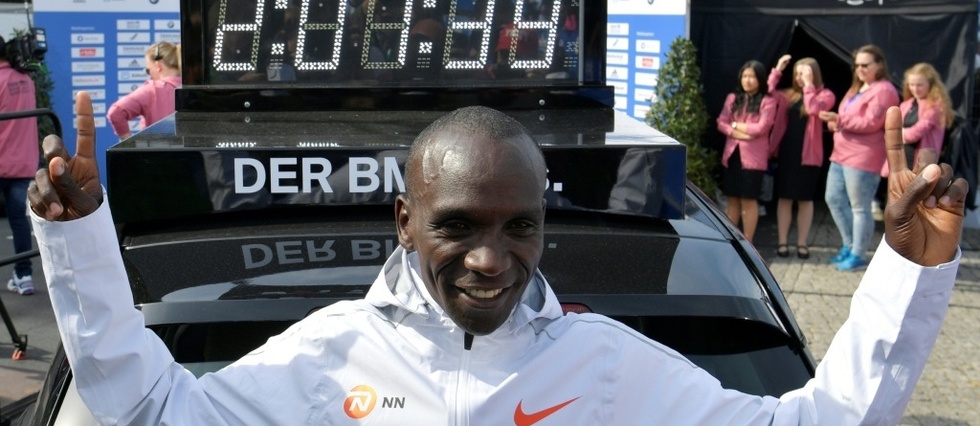 Marathon De Berlin Le Roi Kipchoge Pulverise Le Record Du Monde En 2h01 39 Le Point