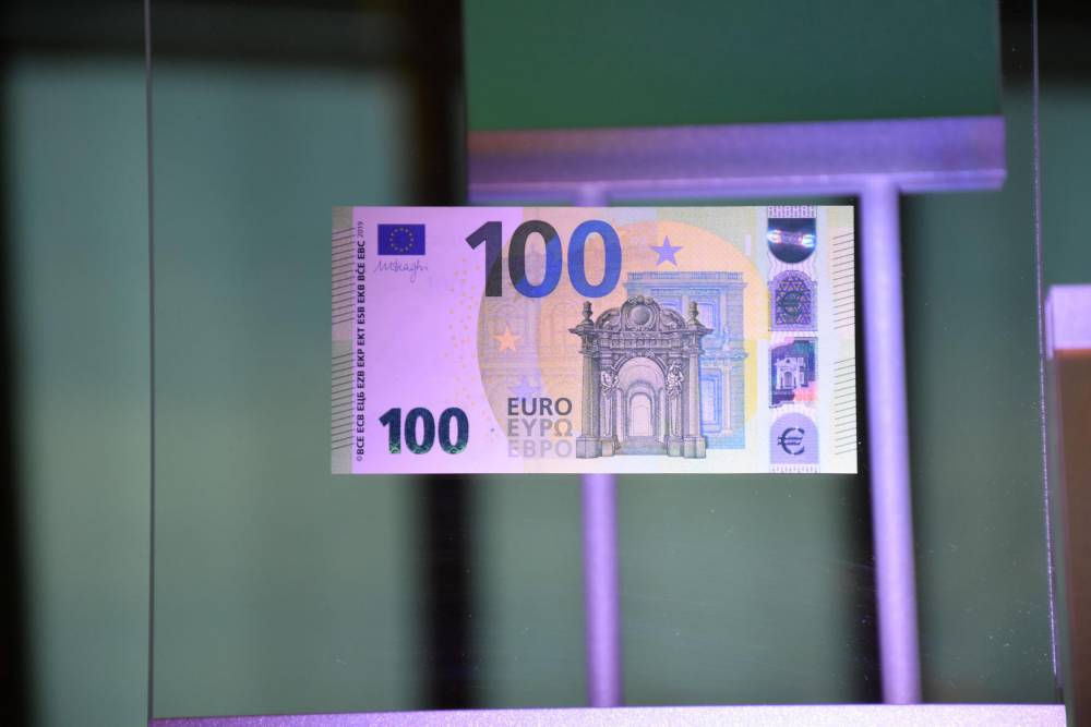 De nouveaux billets de 100 et 200 euros ont été mis en circulation