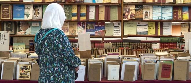 Au Maroc, libraires ambulants et livres pirates inquietent les editeurs