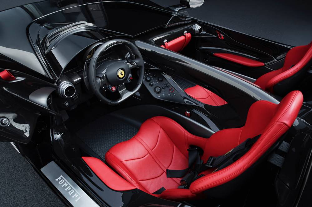 Les Ferrari SP1 et SP2 s'inspirent de barquettes de course, notamment la 125 S ©  Ferrari