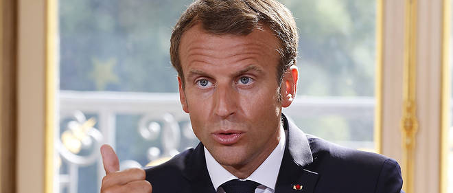 En chute libre dans les sondages, Emmanuel Macron prepare la riposte mediatique.