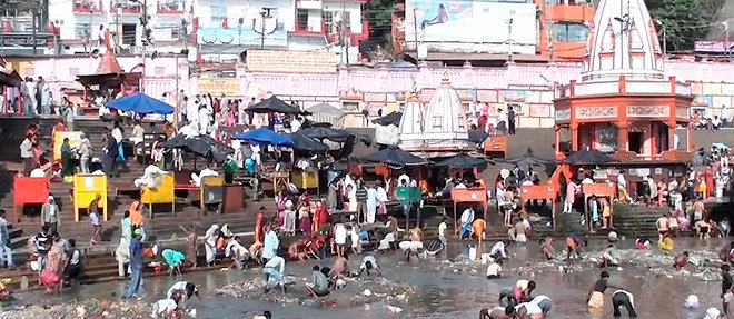Les eaux du Gange et de la Yamuna sont parmi les plus polluées chimiquement et biologiquement de la planète.