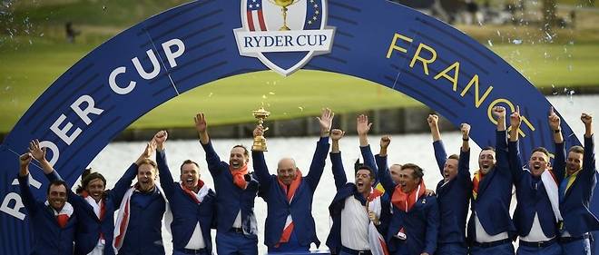 La joie de l'equipe europeenne lors de la premiere Ryder Cup de golf organisee en France, dans les Yvelines. 