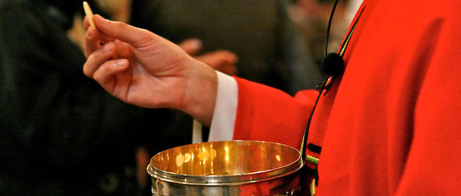 L'eucharistie, sacrement qui occupe une place centrale dans la vie des catholiques. 