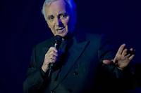 La presse met Charles Aznavour &quot;en haut de l'affiche pour l'&eacute;ternit&eacute;&quot;