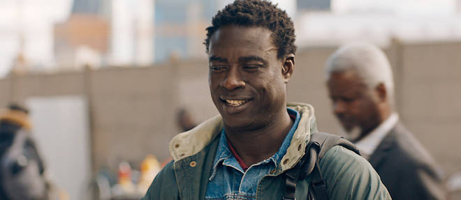 Moustapha Mbengue joue dans << Amin >>. Il y incarne un ouvrier du batiment tiraille entre la France et sa famille, restee au Senegal.