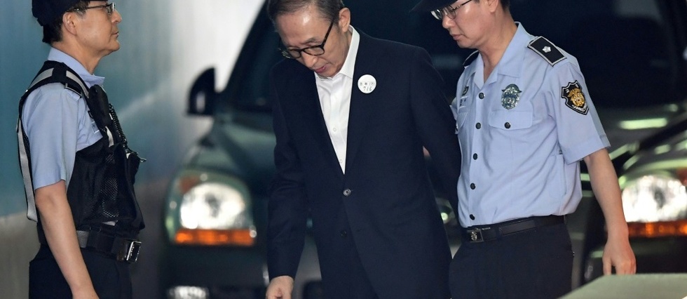 Coree du sud: l'ex-president Lee Myung-bak condamne a 15 ans de prison pour corruption