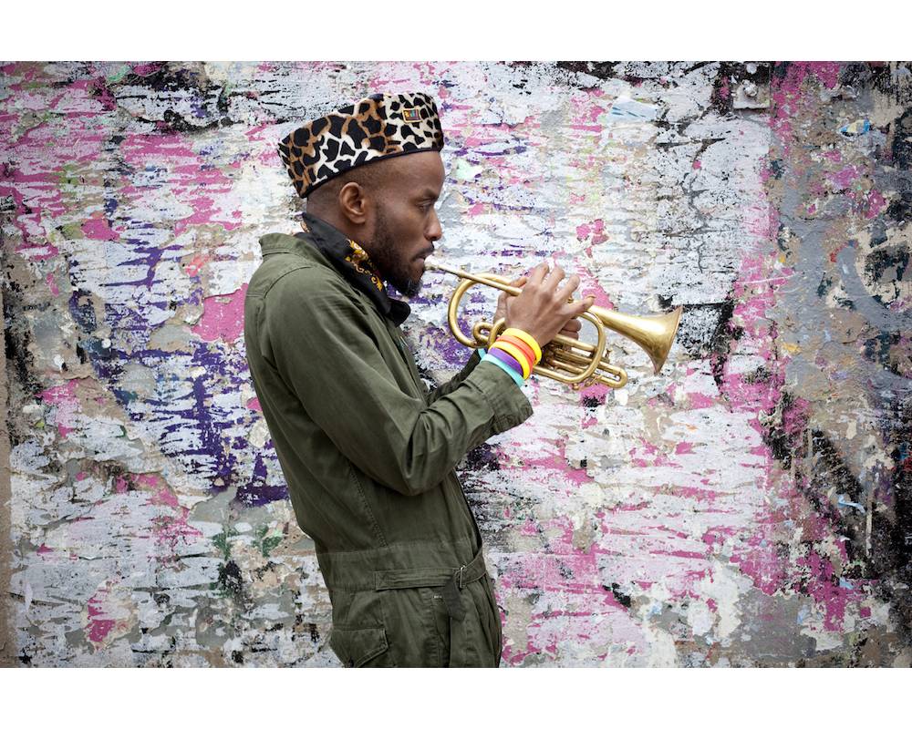 Saxophoniste doué, Jowee Omicil revendique son lien avec l'Afrique.  ©  DR