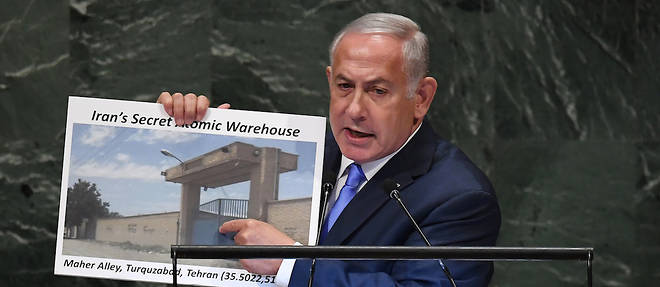 Lors de son discours devant l'Assemblee generale de l'ONU, Benjamin Netanyahu a brandi une pancarte sur laquelle figuraient des photos de l'exterieur d'un << site de stockage atomique secret >> situe a Teheran.