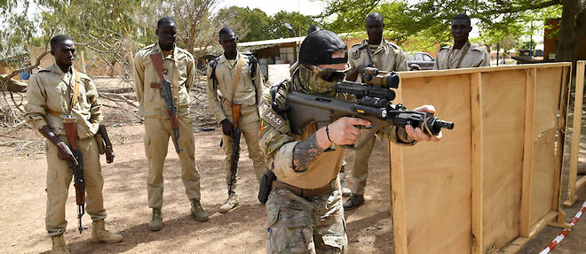 Avec la guerre qui s'intensifie avec les djihadistes, les soldats burkinabe multiplient les entrainements avec des instructeurs etrangers.