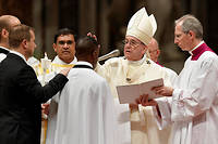  Le pape François, lors d'une cérémonie d'ordination à la basilique Saint-Pierre de Rome. 