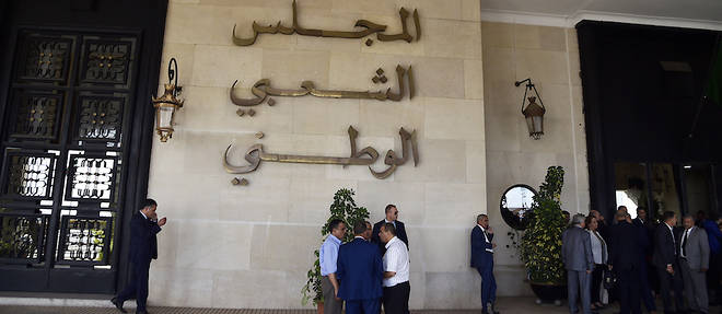 A Alger, les deputes ont physiquement empeche le president d'acceder a l'Assemblee populaire nationale le 17 octobre 2018.
 