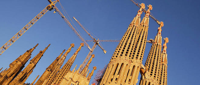 Apres 136 ans d'illegalite, la Sagrada Familia va se mettre en conformite avec la loi.