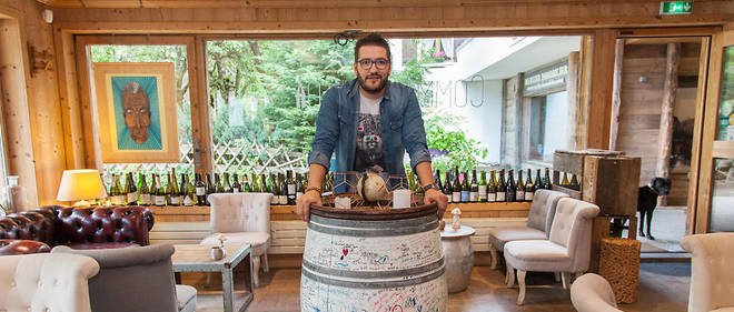 Francois Libeau, dans son bar a vins appele Comme Chez Soi, a Megeve, en Haute-Savoie.