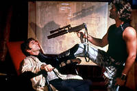   New York 1997 , de John Carpenter (1981) : premiere collaboration au cinema entre le cineaste et Larry Franco, alors jeune producteur debutant. Les deux hommes se sont rencontres par l'intermediaire de Kurt Russell, alors le beau-frere de Franco ! 