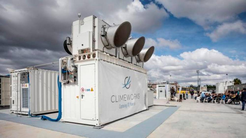 Utilisant une technologie de capture directe de l'air, l'entreprise capture le CO2 grâce à des filtres réutilisables.  ©  Climeworks