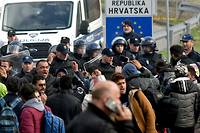 Bosnie: course contre-la-montre pour abriter les migrants avant l'hiver