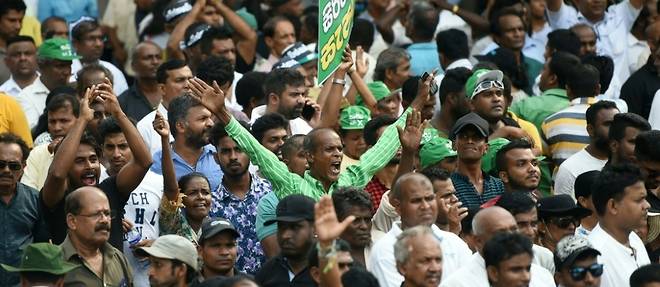 Crise au Sri Lanka: mobilisation de masse pour le Premier ministre demis