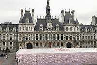 L'H&ocirc;tel de Ville de Paris aux couleurs du tissu japonais Furoshiki