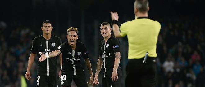 La colere de Neymar, Verratti et Thiago Silva, ce mardi soir, face a Naples (1-1). En Ligue des champions, les Parisiens se plaignent regulierement des decisions arbitrales. 