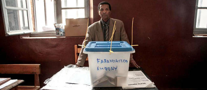 Un bureau de vote d'Antananarivo, a Madagascar, pour le premier tour de la presidentielle, le 7 novembre 2018.

 