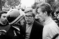 7 mai 1968, face-à-face étudiants-forces de l'ordre sur le quai d'Orsay. ©SIPAHIOGLU/SIPA
