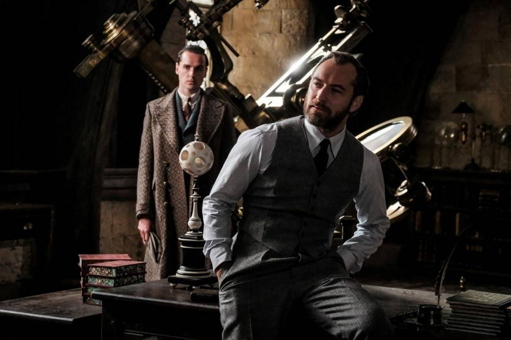 <p>Jude Law incarnera une version jeune d'Albus Dumbledore.</p> ©  Warner Bros