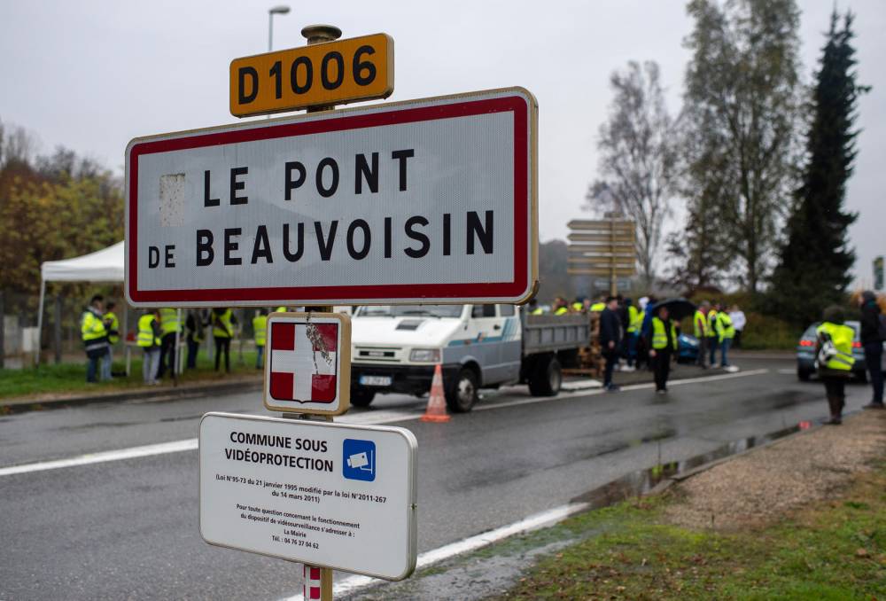 Gilets jaunes Pont-de-Beauvoisin ©  ROMAIN LAFABREGUE / AFP