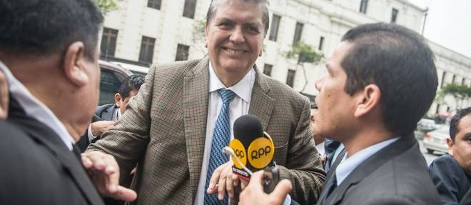 L'ex-president peruvien Garcia, soupconne de corruption, demande asile a l'Uruguay
