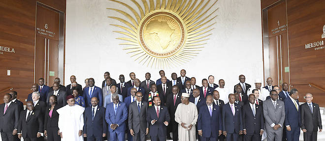 Les chefs d'Etat africains ce 17 novembre au siege de l'Union africaine a Addis-Abeba avec le president de la Commission de l'UA, Moussa Faki Mahamat, et le president de l'UA, Paul Kagame.