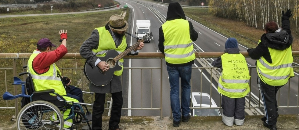 Gilets Jaunes La Mobilisation Sessouffle Avant Lacte 2