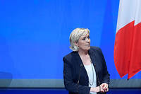 Gilets jaunes&nbsp;: Marine Le Pen sugg&egrave;re une manifestation sur les Champs-&Eacute;lys&eacute;es